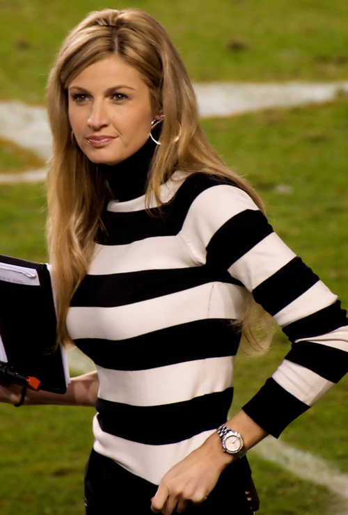 Erin_Andrews_black-and-white-stripes