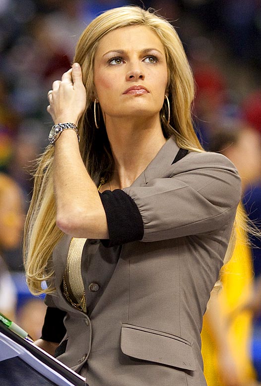 5 Questions with NFL Sportscaster Erin Andrews  Erin andrews, Beautiful  female athletes, Sports women